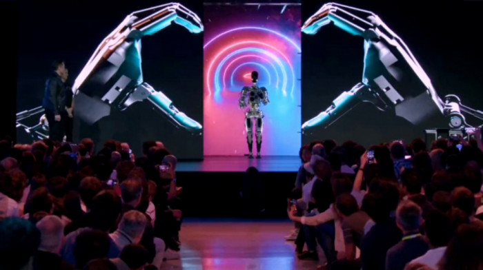 Mask predstavio prototip humanoidnog robota "Optimus", koštaće manje od 20.000 dolara