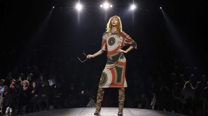 Oživele šezdesete na pariskoj nedelji mode: Čipkasti motivi, bebidol haljine i mini suknje ostavile najveći utisak