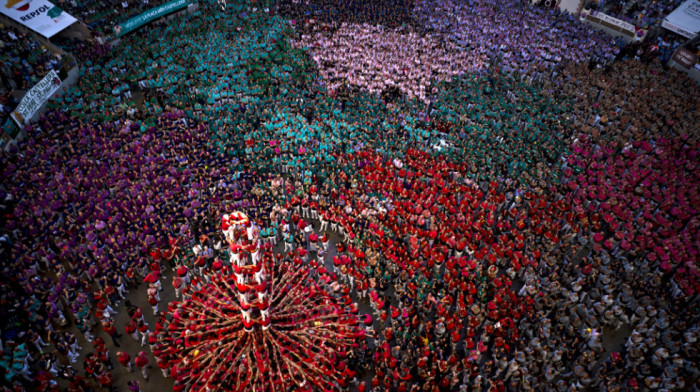 Nesvakidašnje takmičenje u Španiji: "Ljudski tornjevi" pred 11.000 gledalaca (FOTO)
