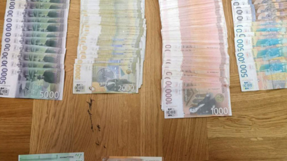 10 osoba uhapšeno zbog prevare i pranja novca: Nasamarili najmanje 1.000 ljudi putem društvenih mreža