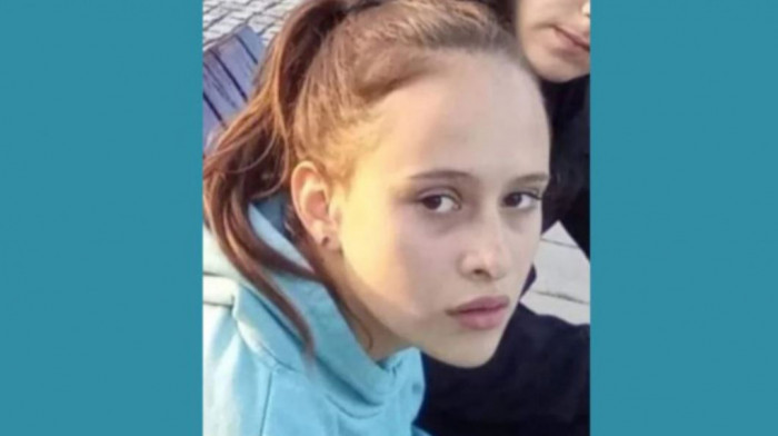 Nestala trinaestogodišnja devojčica u Kragujevcu, poslednji put je viđena juče oko 21 čas u Šoping centru