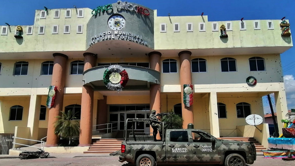 U napadu bande na jugu Meksika ubijen gradonačelnik i još 17 ljudi
