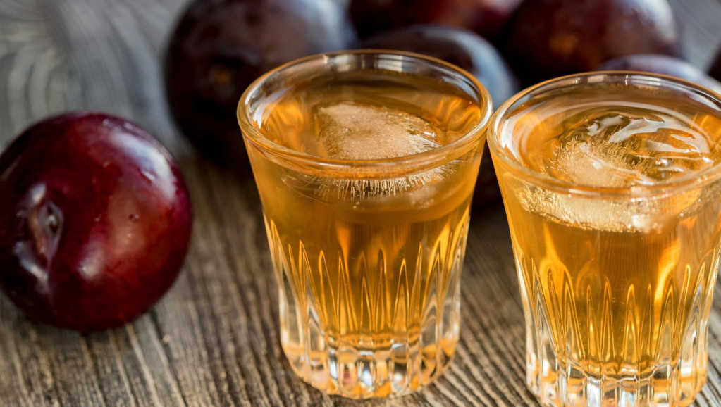 Istraživanje u Bugarskoj: Potrošnja domaće rakije i dalje opada, generacija Z izbegava alkohol