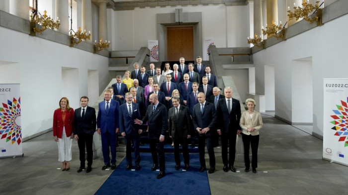 Lideri EU u Pragu usaglašeni oko pomoći Ukrajini, udaljeni stavovi o ograničenju cene gasa