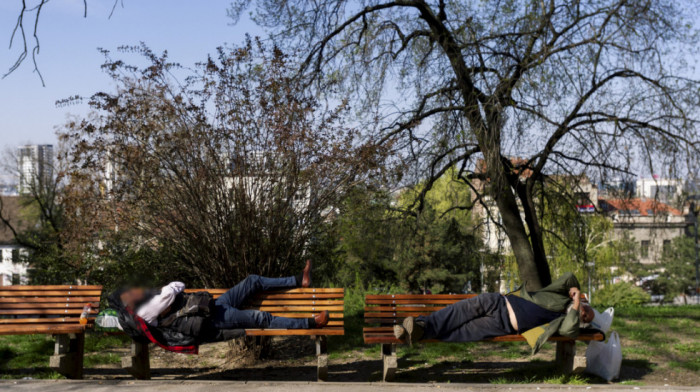 "Dan mi traje 30 sati, spavam u hodniku, na stepenicama ili u podrumu": Kakav je život beskućnika u Beogradu