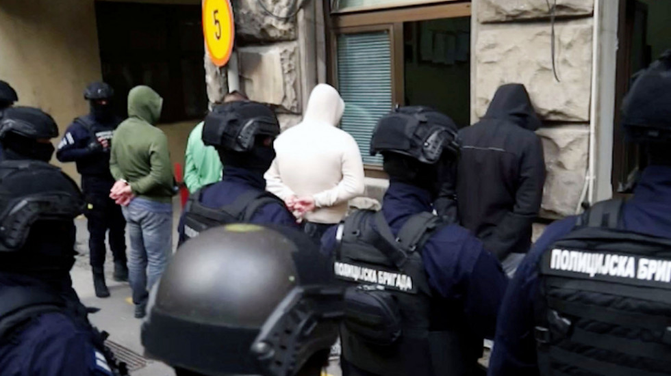 Određeno zadržavanje za 22 osobe zbog napada na policiju tokom Europrajda (VIDEO)