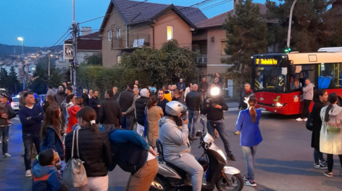U Mirijevu protest zbog izlivanja kanalizacije - stanari ne odustaju, novo okupljanje najavljeno za sutra