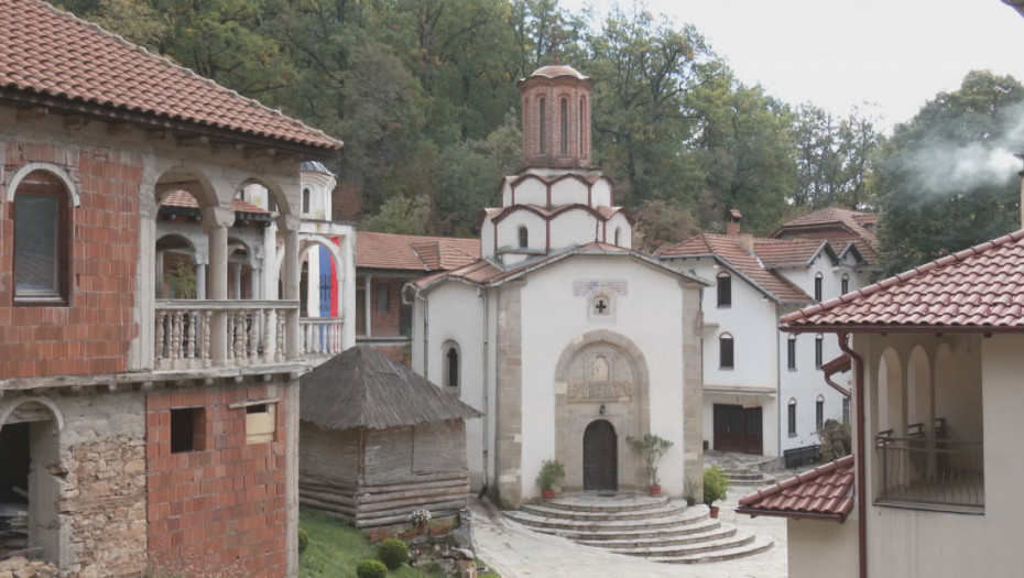 Nedaleko od manastira Draganac osvanuo natpis OVK, slučaj prijavljen nadležnim organima