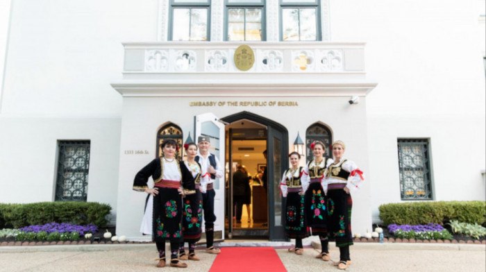 U rezidenciji ambasadora Srbije u SAD izložba fotografija srpskih narodnih nošnji