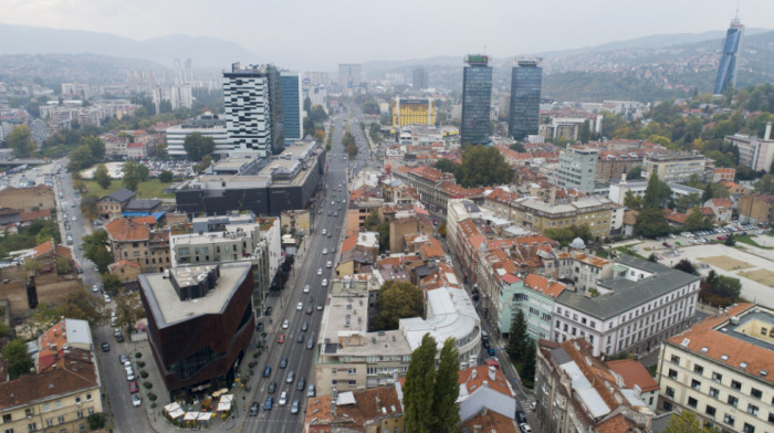 Snažno nevreme zahvatilo Sarajevo,  zbog poplavljenih ulica otežan saobraćaj u gradu