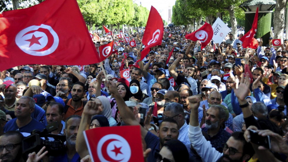 Nastavljeni protesti u Tunisu, sukob demonstranata i policije u glavnom gradu