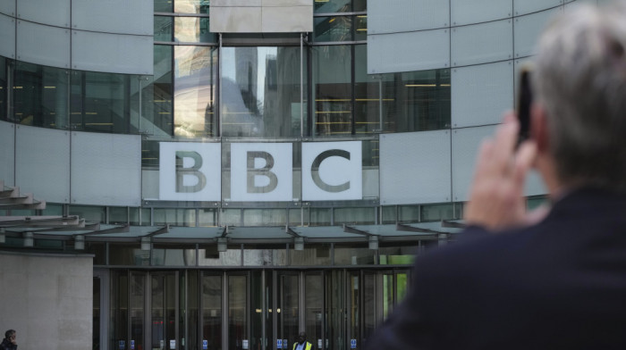 Novi problemi za BBC: Istraga zbog optužbi na račun poznatog voditelja