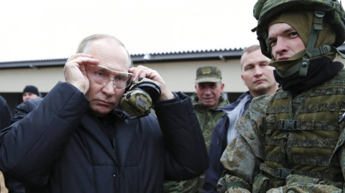 Rusija nastoji da demantuje priče rezervista o nespremnosti vojske: Putin na poligonu za obuku pucao iz snajpera