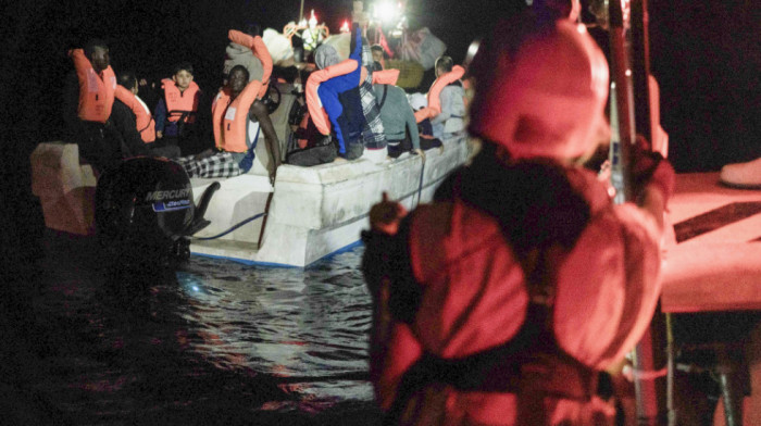 Pet akcija spasavanja u Jadranskom moru: U luku Taranto iskcalo se 293 migranta sa broda ''Geo Barenca''
