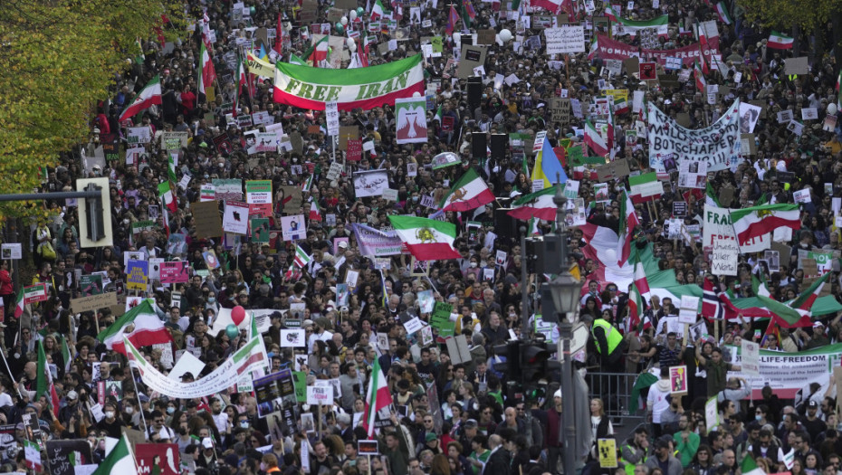 Iranski poslanici traže odlučne akcije protiv demonstranata