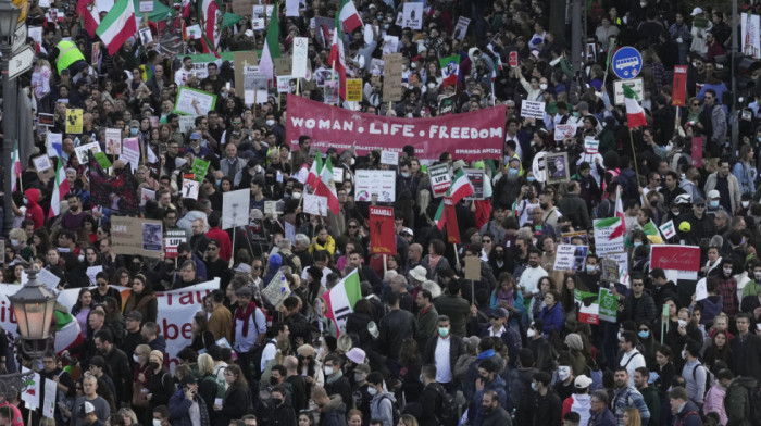 Komandant iranske Revolucionarne garde: Danas je poslednji dan protesta u Iranu i izlaska na ulice