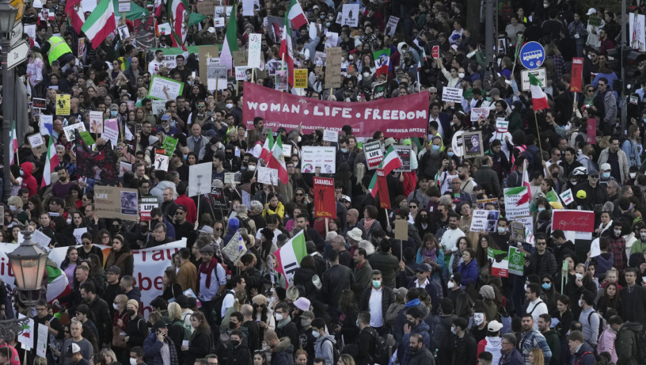 Komandant iranske Revolucionarne garde: Danas je poslednji dan protesta u Iranu i izlaska na ulice