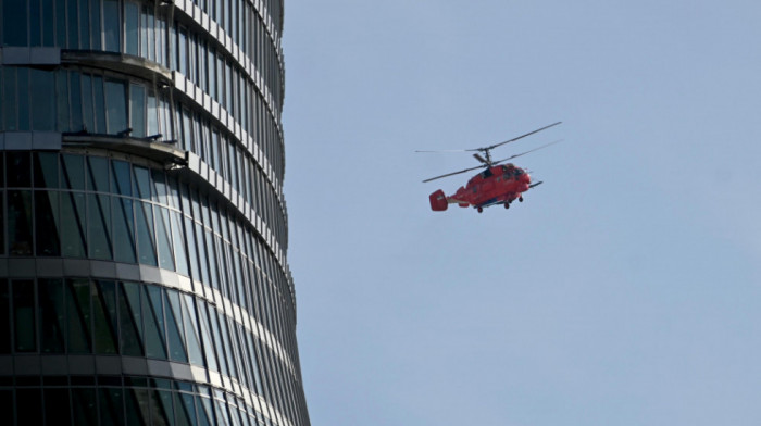 Let iznad Kule Beograd: Prikazane sposobnosti helikoptera Kamov, specijalizovanog za gašenje požara (FOTO)