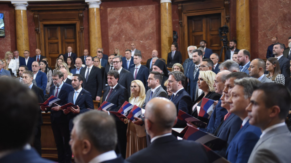 Premijerka i novi ministri položili zakletvu u Skupštini Srbije