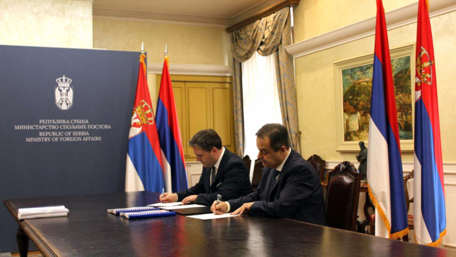Dačić preuzeo dužnost ministra spoljnih poslova, izvršena primopredaja u kabinetu