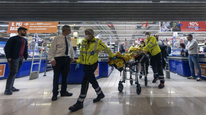 Napad u tržnom centru u Milanu: Jedna osoba ubijena, četvoro teško povređenih