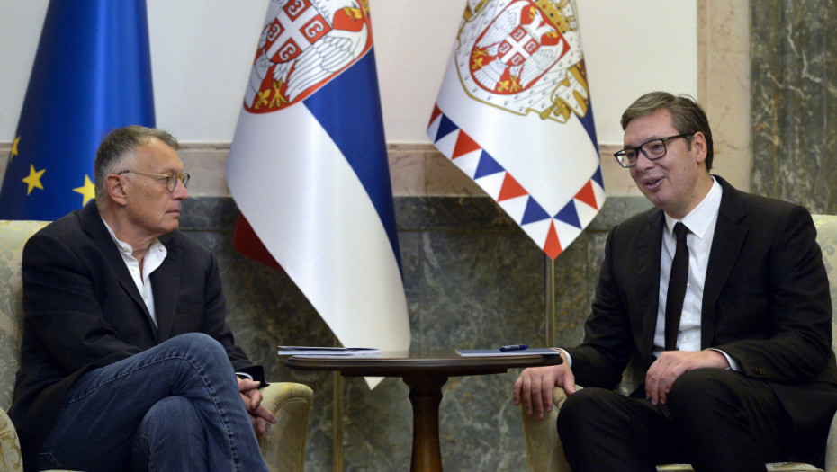 Vučić razgovarao sa francuskim piscem Patrikom Besonom