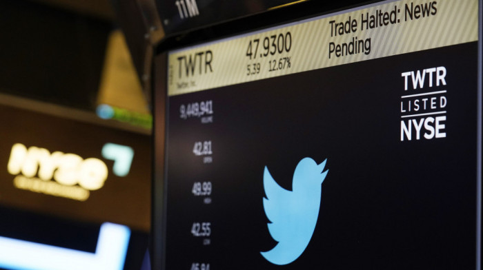 Značajan pad prihoda kompanije Tviter u decembru - nekoliko oglašivača radikalno ograničilo ulaganja
