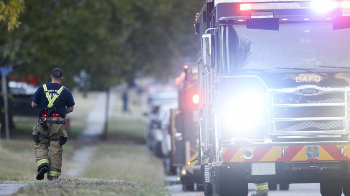 Jedna osoba stradala, sedam povređeno u požaru u staračkom domu na Long Ajlendu