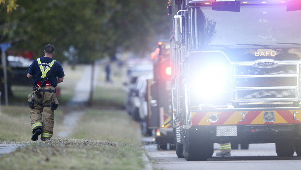 Jedna osoba stradala, sedam povređeno u požaru u staračkom domu na Long Ajlendu