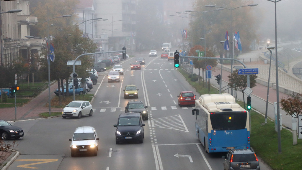 Smanjena vidljivost zbog magle na pojedinim putnim pravcima, bez gužvi na granicama