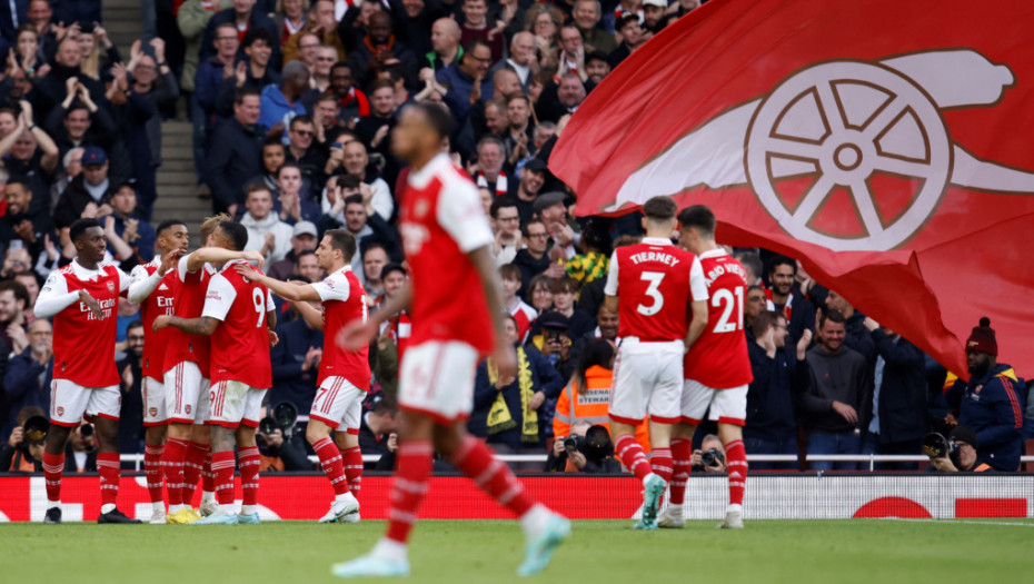 Arsenal rutinirao Notingem, pet golova u mreži Hendersona