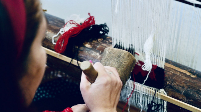 U Pirotu opet uče tkanje ćilima: Opuštajući "zanat" koji čuva tradiciju