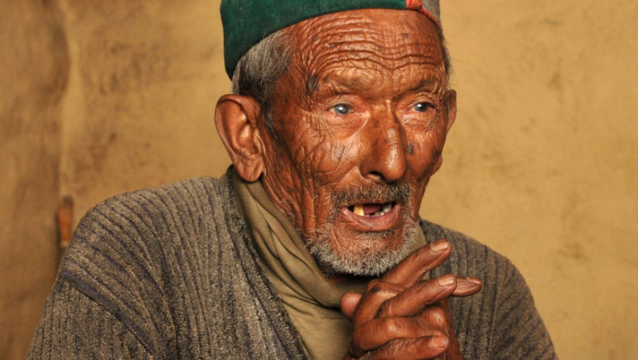 Čovek koga smatraju "prvim glasačem u nezavisnoj Indiji" preminuo u 105. godini, poslednji put glas dao pre tri dana