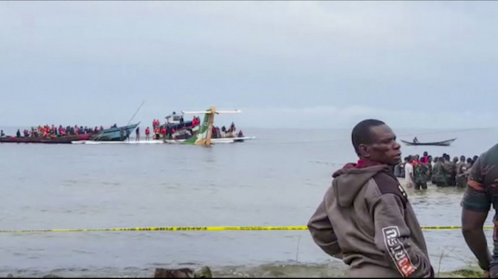 Pao avion u jezero Viktorija: Poginulo najmanje 19 osoba, dvojica pilota preživela