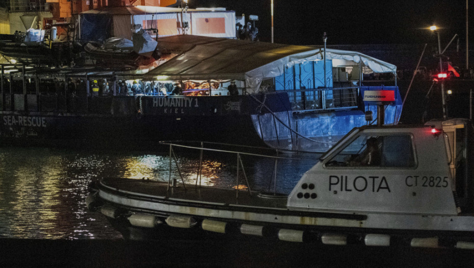 Italijanske vlasti sprečile 35 migranata da se iskrcaju sa broda na Siciliju