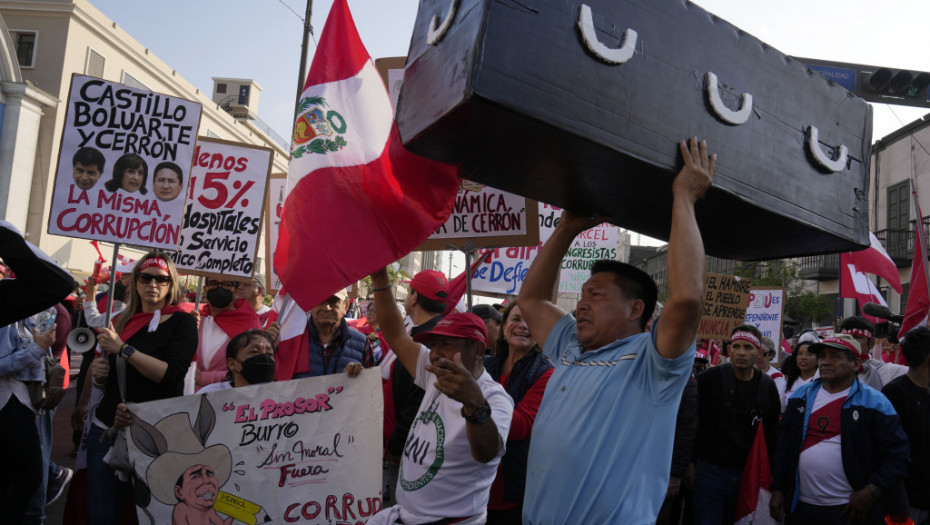 Protesti protiv predsednika Perua Pedra Kastilja u Limi