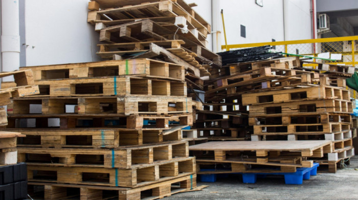 Hapšenje zbog pronevere - radnica osumnjičena da je prodajom drvenih paleta prisvojila 360.000 evra