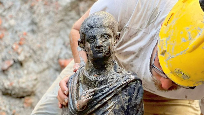 Italijanski arheolozi došli do "značajnog otkrića" u Toskani: Pronađeno više od dvadeset očuvanih statua iz stare ere
