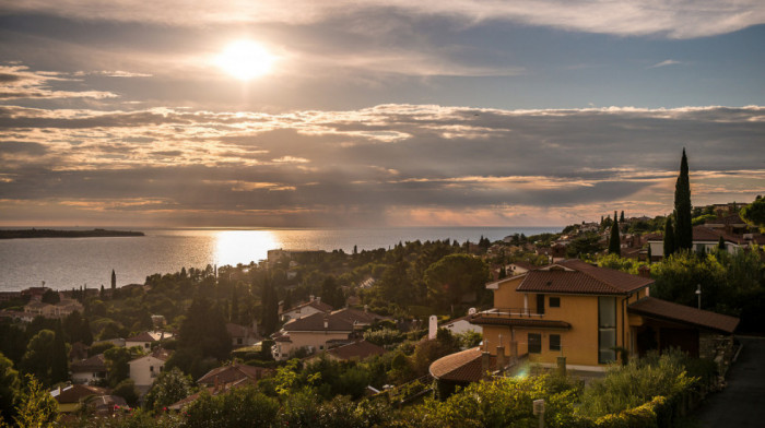 Zatvorena glavna plaža u Portorožu u Sloveniji zbog izlivanja goriva u more