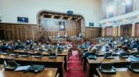 Skupština usvojila izmene Zakona o državnim službenicima, taksa na brojilo za javne servise produžena do kraja 2023.