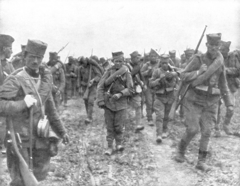 Srpski vojnici u Prvom svetskom ratu, među njima i deca