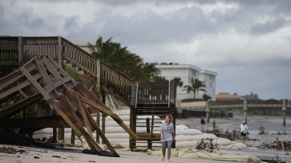 Najmanje dvoje ljudi poginulo u oluji "Nikol" na Floridi, 350.000 domova bez struje