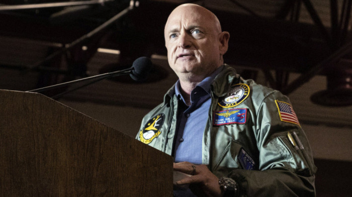 Demokratski senator iz Arizone Mark Keli, razmatra da se kandiduje za predsednika: Tvrdi da je na meti Trampa