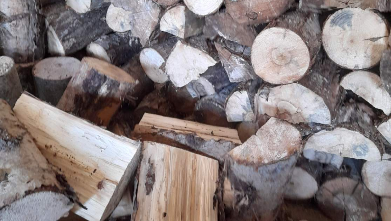 Navala kupaca stanjila zalihe: "Planuli" i drva i pelet, da li će biti poskupljenja ogreva