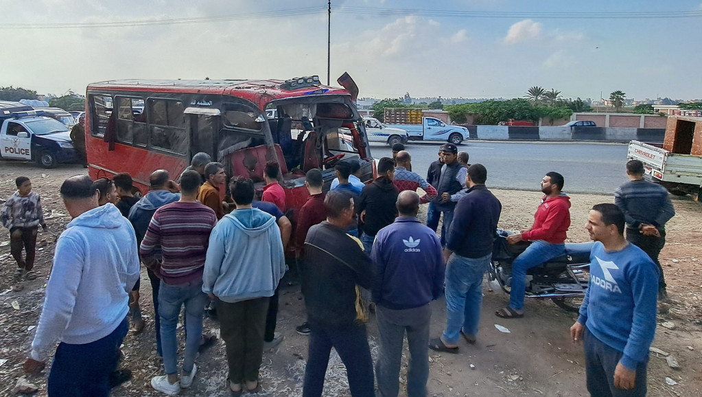 Autobus sleteo u kanal na severu Egipta: Poginulo 19 putnika, povređeno još šest