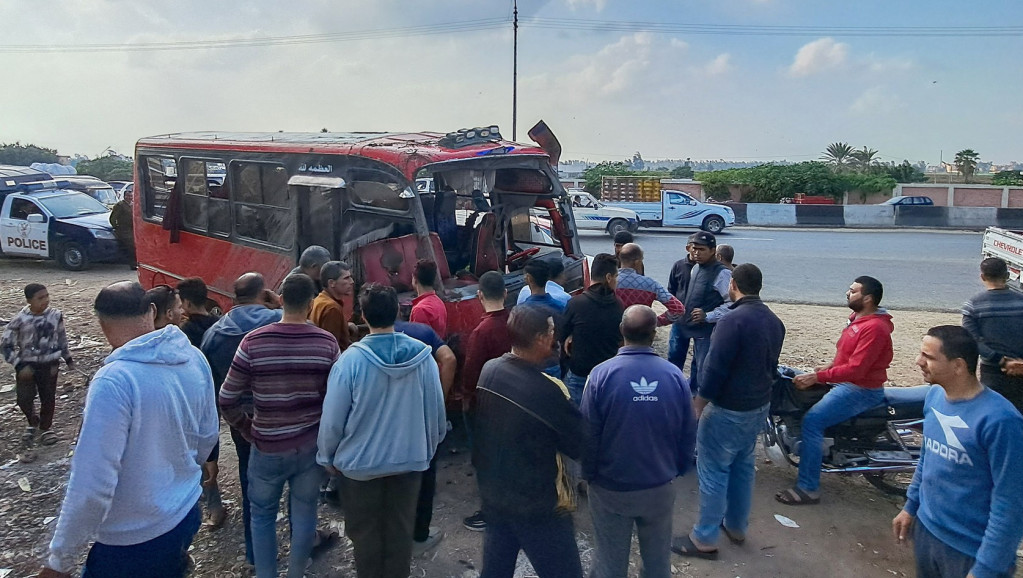 Autobus sleteo u kanal na severu Egipta: Poginulo 19 putnika, povređeno još šest