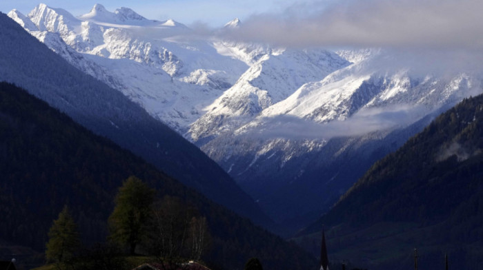 Dve osobe nastradale u lavini u italijanskim Alpima
