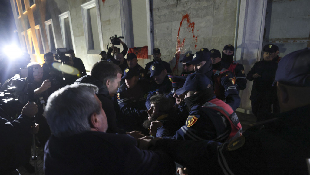 Incident na demonstracijama u Tirani, uhapšena jedna osoba