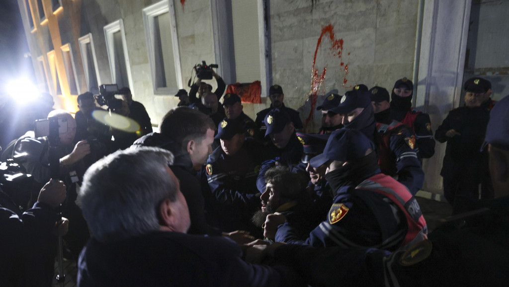 Incident na demonstracijama u Tirani, uhapšena jedna osoba