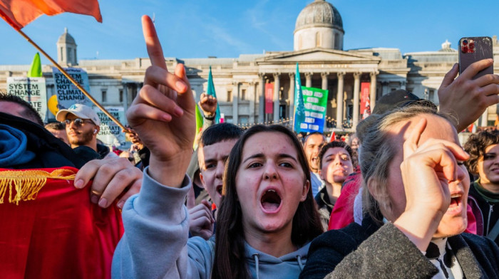 Protest albanskih imigranati u Londonu zbog komentara ministarke unutrašnjih poslova